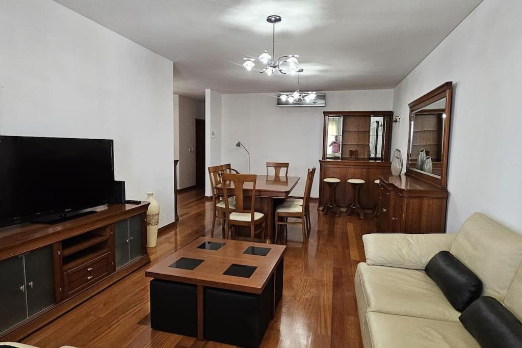 Vista Mar - Ac, Pool & Gym Apartment Funchal  Bagian luar foto