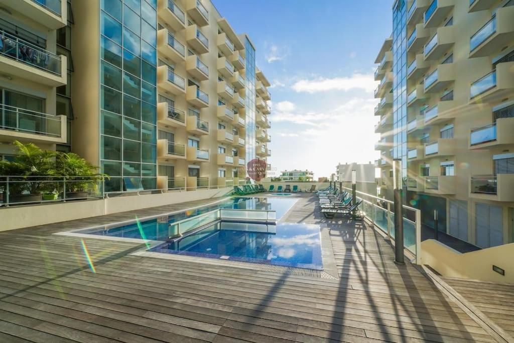 Vista Mar - Ac, Pool & Gym Apartment Funchal  Bagian luar foto
